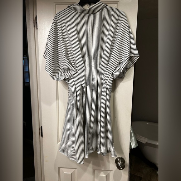 NEW NWT Annabelle Striped Mini Shirt Dress
size Medium- Sold Out Online - Picture 6 of 6